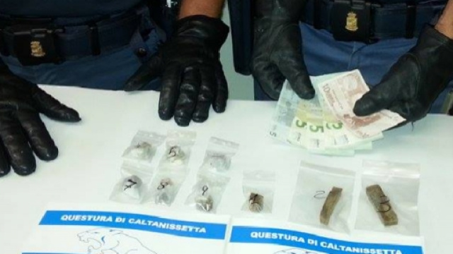 Droga e denaro sequestrati a Caltanissetta
