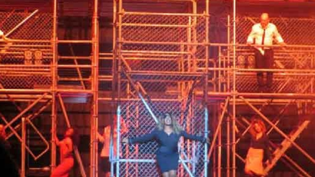 Uomini e donne si ritrovano grazie alla musica