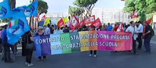Scuola, protesta sindacati e studenti