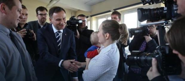 Andrzej Duda w rozmowie z emigrantami. Andrzej Duda w rozmowie z emigrantami.