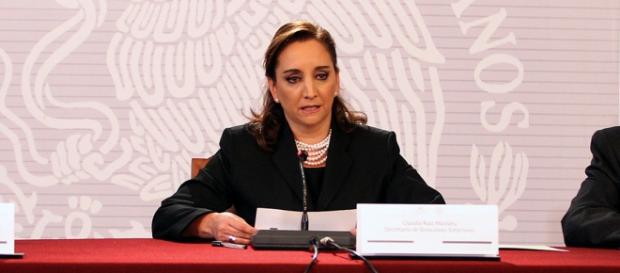 Claudia Ruiz Massieu en conferencia de prensa. Claudia Ruiz Massieu en conferencia de prensa.