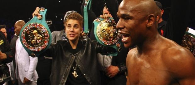 Justin Bieber e o pugilista são bons amigos. Justin Bieber e o pugilista são bons amigos.