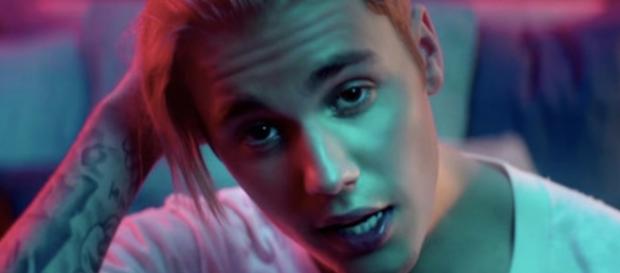 Justin Bieber fez uma música sobre as mulheres. Justin Bieber fez uma música sobre as mulheres.
