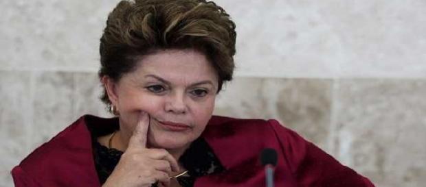Sem credibilidade, Dilma procura uma saída Sem credibilidade, Dilma procura uma saída