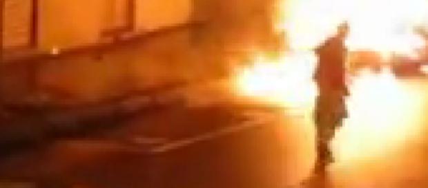 Un incendio d'auto nelle ore notturne Un incendio d'auto nelle ore notturne