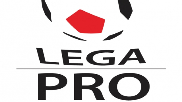 Tanti spettatori per l'inizio del campionato.