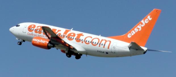 Avião da companhia aérea easyJet Avião da companhia aérea easyJet