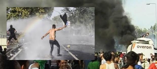 Imigranţii tineri se confruntă cu forţele maghiare Imigranţii tineri se confruntă cu forţele maghiare