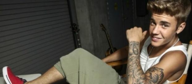 Justin Bieber está concorrendo a seis prêmios Justin Bieber está concorrendo a seis prêmios