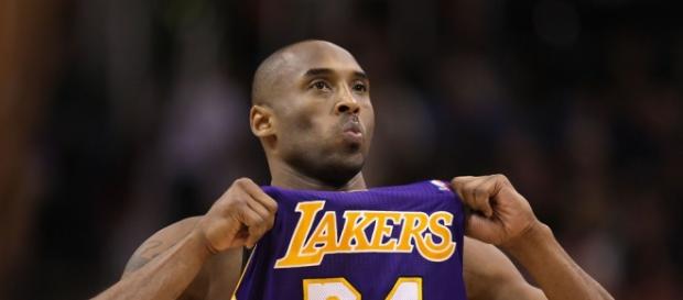 Kobe irá jogar sua última temporada nos Lakers Kobe irá jogar sua última temporada nos Lakers