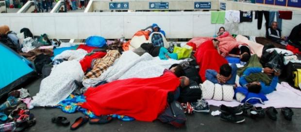 Refugiaţi sirieni în gara Keleti din Budapesta Refugiaţi sirieni în gara Keleti din Budapesta