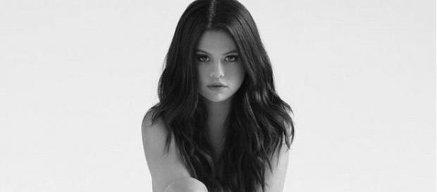 Selena Gomez na capa do seu novo disco. Selena Gomez na capa do seu novo disco.