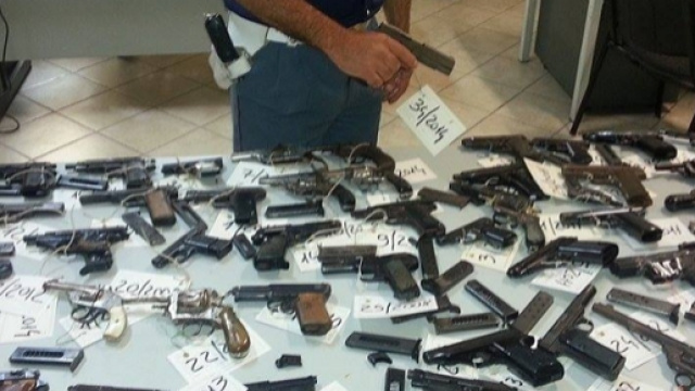 Le armi ritirate dalla Questura di Caltanissetta