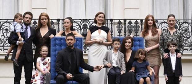 A foto da família Medeiros tirada oito anos depois A foto da família Medeiros tirada oito anos depois