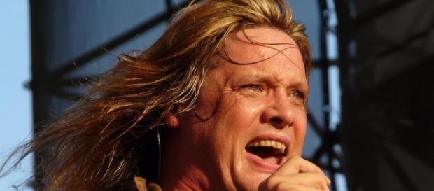 Bach aprueba las reuniones de bandas de rock Bach aprueba las reuniones de bandas de rock