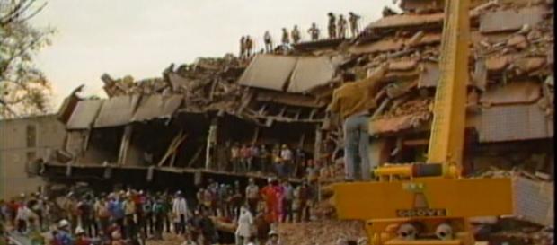 Edificio colapsado en el sismo de 1985 en México Edificio colapsado en el sismo de 1985 en México