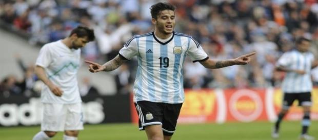 Ricky Álvarez poderá assinar pelo FC Porto. Ricky Álvarez poderá assinar pelo FC Porto.
