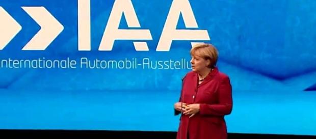 Angela Merkel solicită angajarea refugiaţilor Angela Merkel solicită angajarea refugiaţilor