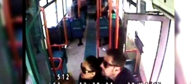Captură video (Daily Mail) cu cei trei infractori. Captură video (Daily Mail) cu cei trei infractori.