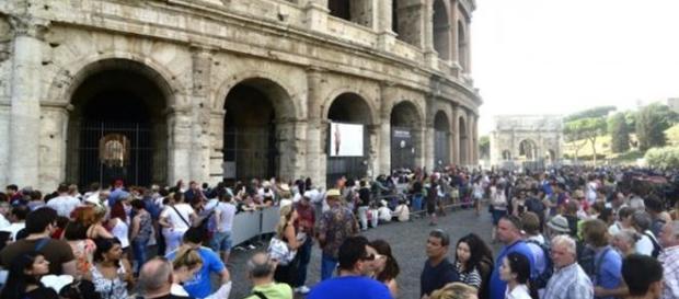 Colosseo chiuso per assemblea sindacale Colosseo chiuso per assemblea sindacale
