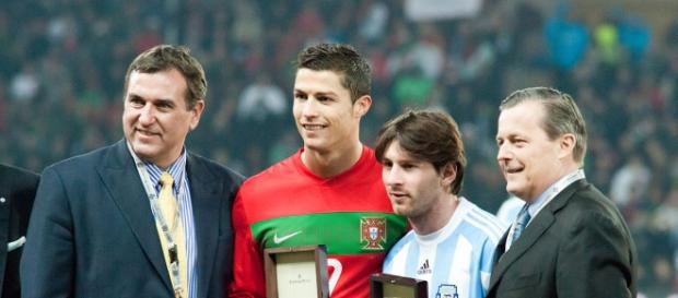 Cristiano Ronaldo y Messi juntos, posando Cristiano Ronaldo y Messi juntos, posando