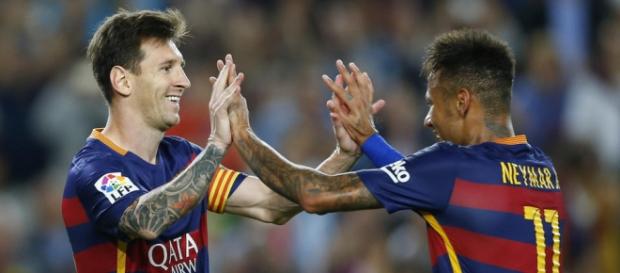 Messi y Neymar abrazandose con mucho amor y pasión Messi y Neymar abrazandose con mucho amor y pasión