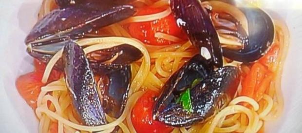 Spaghetti con cozze alla puttanesca Spaghetti con cozze alla puttanesca