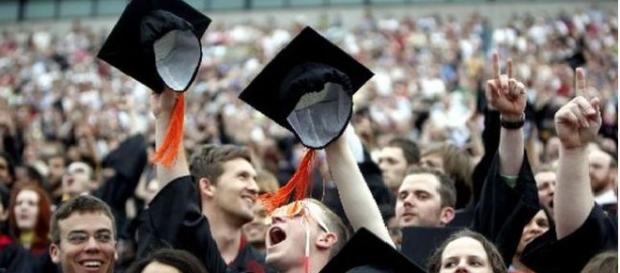 Studenții încep un nou an universitar Studenții încep un nou an universitar