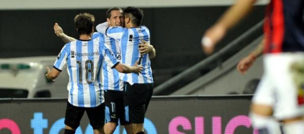 Aued y Bou los goleadores de Racing celebran. Aued y Bou los goleadores de Racing celebran.