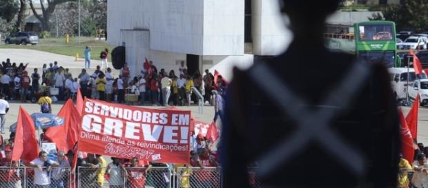 Greve em protesto ao pacote fiscal Greve em protesto ao pacote fiscal