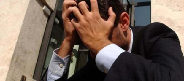 Ragazzo depresso per colpa del bullismo si suicida Ragazzo depresso per colpa del bullismo si suicida