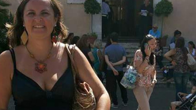 Una neoassunta in via della Consolazione 4...