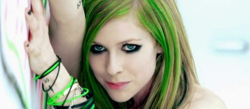 Avril Lavigne in una foto per "My happy ending"