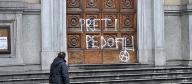Arrestato parroco per pedofilia Arrestato parroco per pedofilia