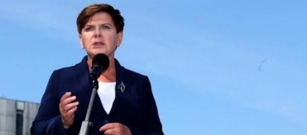 Beata Szydło przedstawia swój projekt. Beata Szydło przedstawia swój projekt.