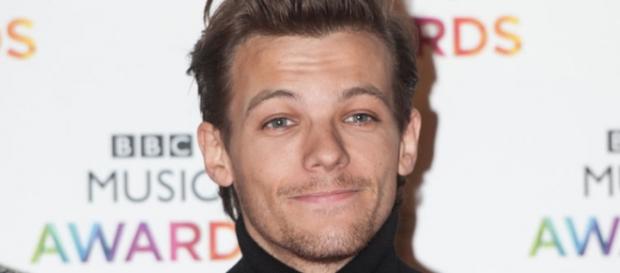 Louis Tomlinson pode não ser o pai da criança. Louis Tomlinson pode não ser o pai da criança.