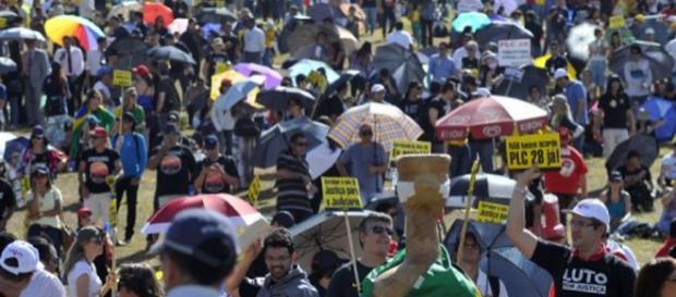 Manifestação na Esplanada dos Ministérios Manifestação na Esplanada dos Ministérios