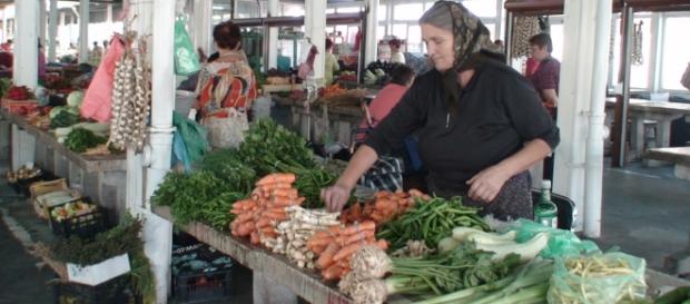 Piața centrală Craiova - producătorul de legume Piața centrală Craiova - producătorul de legume