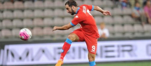 Higuain in azione con la maglia del Napoli