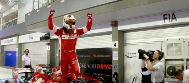 Sebastian Vettel gana en Marina Bay. Sebastian Vettel gana en Marina Bay.