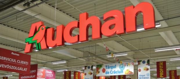 Un tipico negozio Auchan, catena francese Un tipico negozio Auchan, catena francese