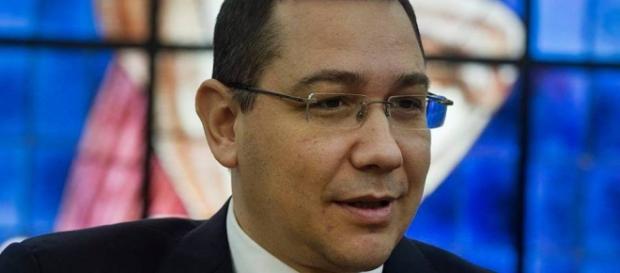 Victor Ponta a împlinit ieri 43 de ani Victor Ponta a împlinit ieri 43 de ani