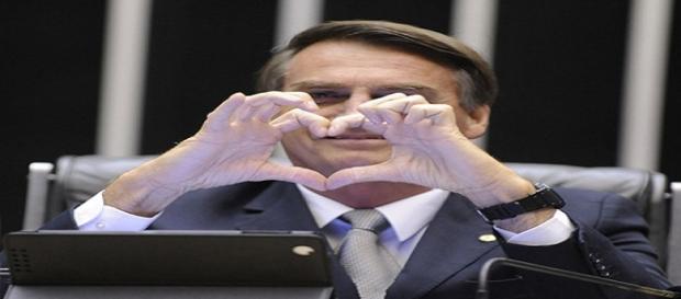 Bolsonaro se envolve em nova polêmica Bolsonaro se envolve em nova polêmica