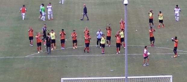 Calciatori del Lecce dopo la gara con la Casertana Calciatori del Lecce dopo la gara con la Casertana