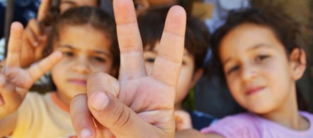 Crianças sírias em campo de refugiados Crianças sírias em campo de refugiados