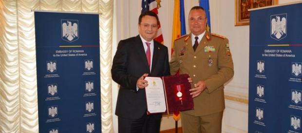 George Maior, ambasadorul român în SUA, decorat George Maior, ambasadorul român în SUA, decorat