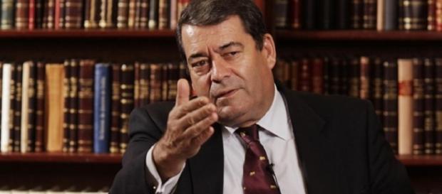 Marinho e Pinto ficou indignado com sátira Marinho e Pinto ficou indignado com sátira