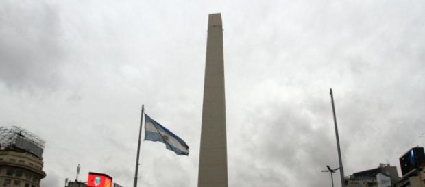 Intervención artística en el obelisco porteño Intervención artística en el obelisco porteño