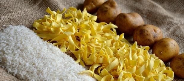 O arroz plástico é feito com batata e resina. O arroz plástico é feito com batata e resina.