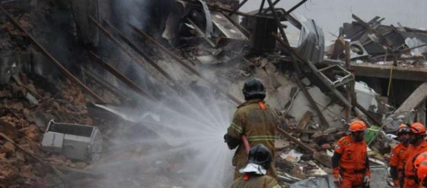 Foto do local após 7 horas da explosão Foto do local após 7 horas da explosão